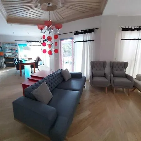 Private 3 Bedroom Perfect Location 别墅