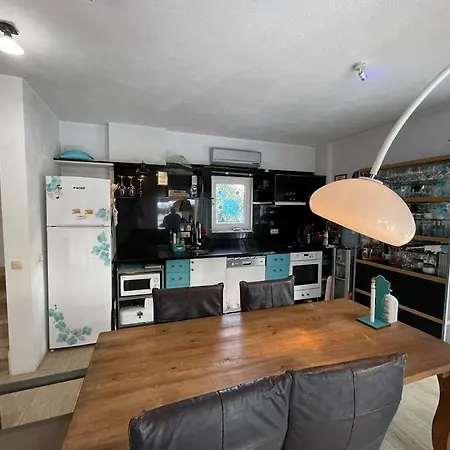 Private 3 Bedroom Perfect Location *